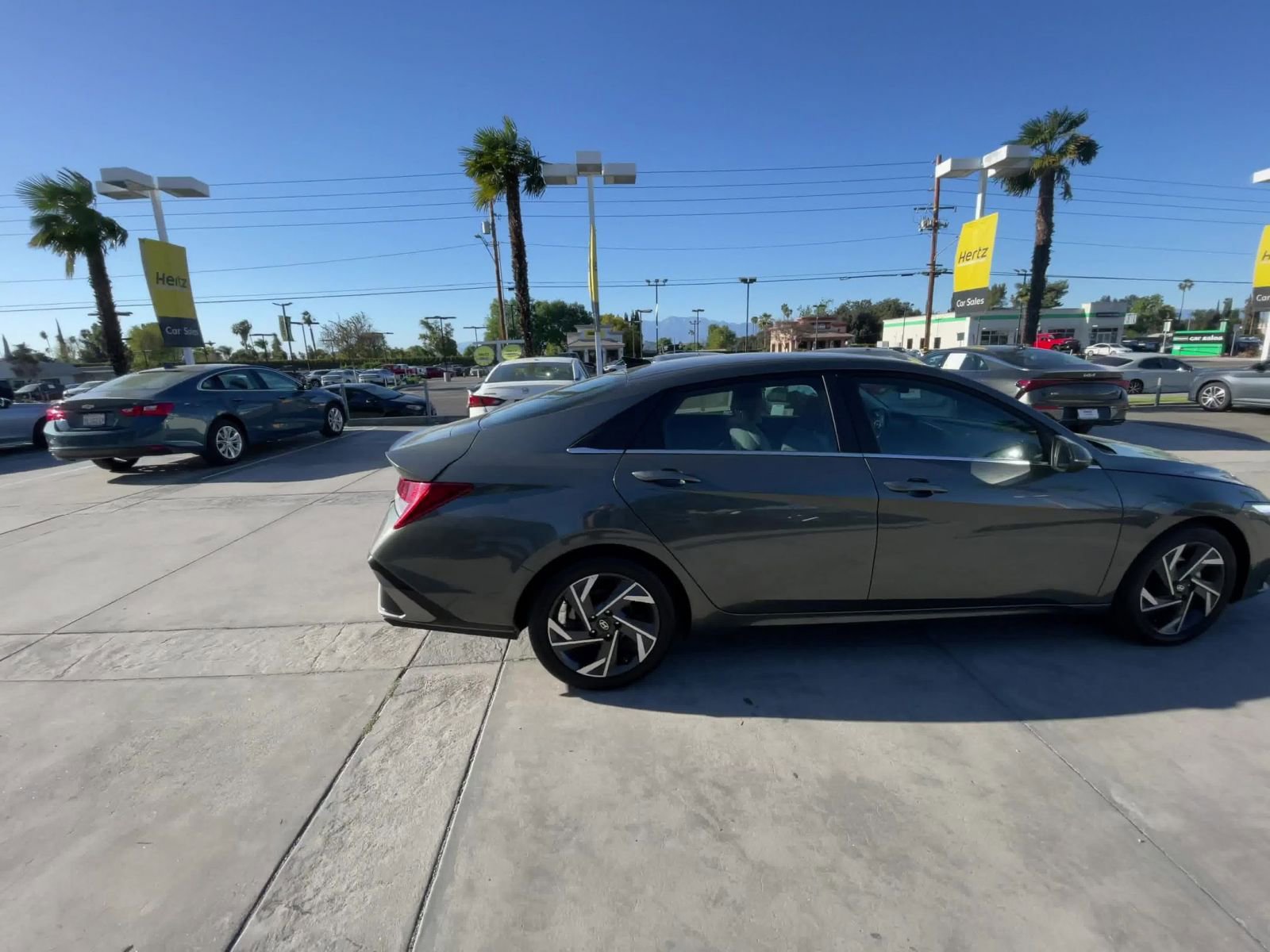 Used 2025 Hyundai Elantra Limited image 16