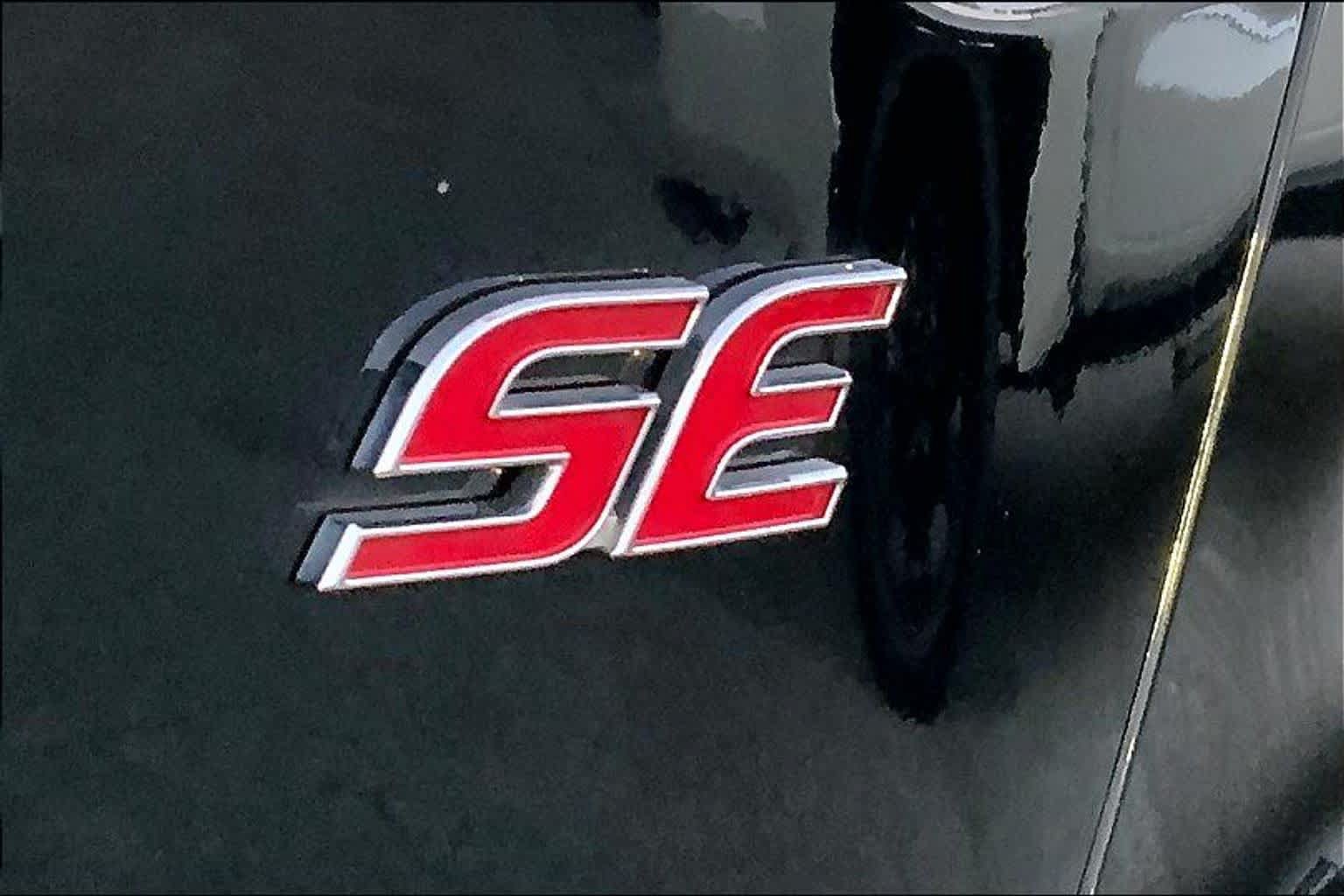 Used 2025 Toyota Corolla SE FWD image 9