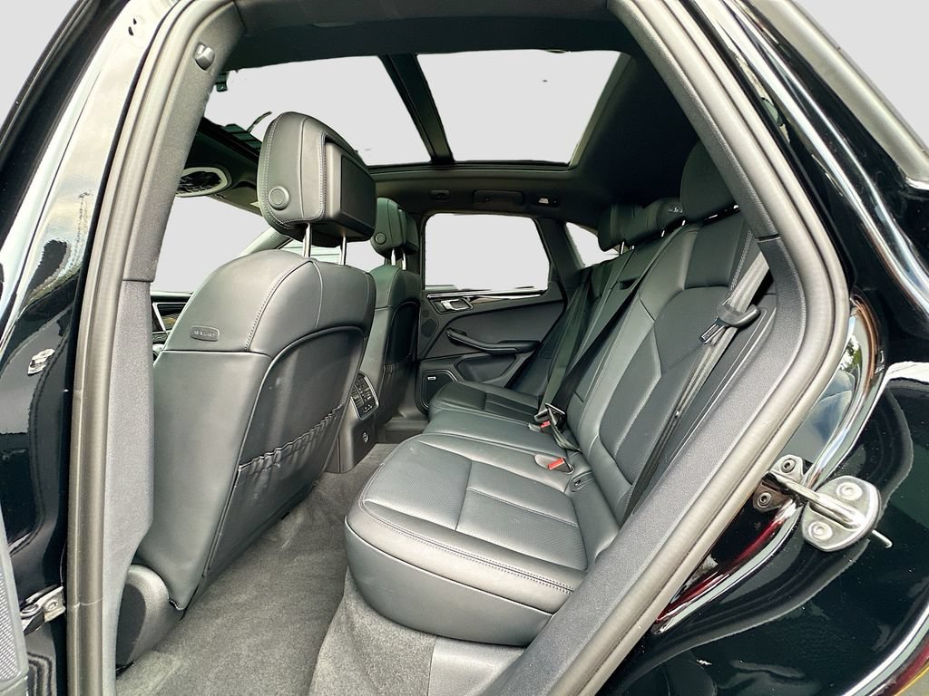 Certified 2023 Porsche Macan Turbo AWD/4WD image 24