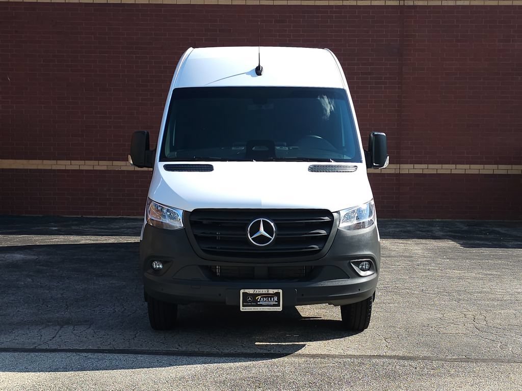 Used 2025 Mercedes-Benz Sprinter 4500 w/ Parking Package image 2