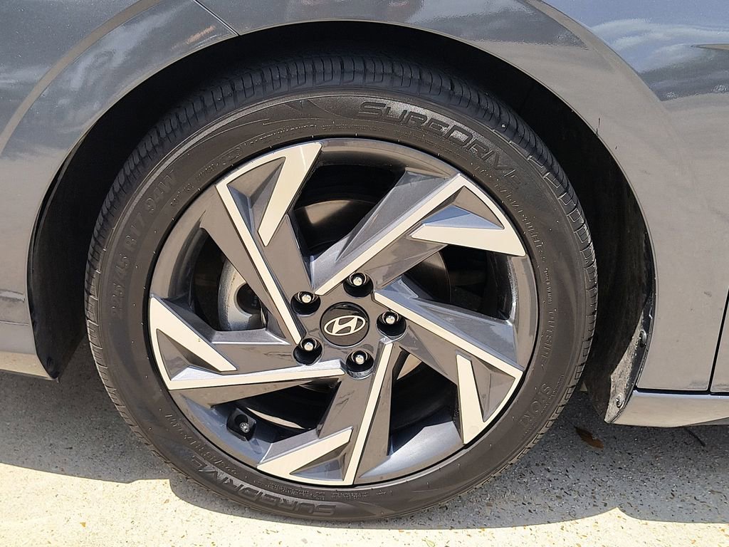 Used 2024 Hyundai Elantra Limited image 16