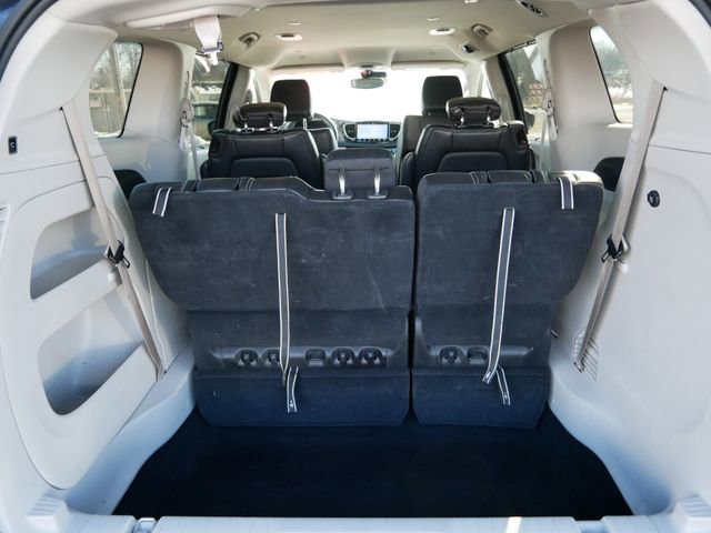 Used 2023 Chrysler Pacifica Touring-L image 6