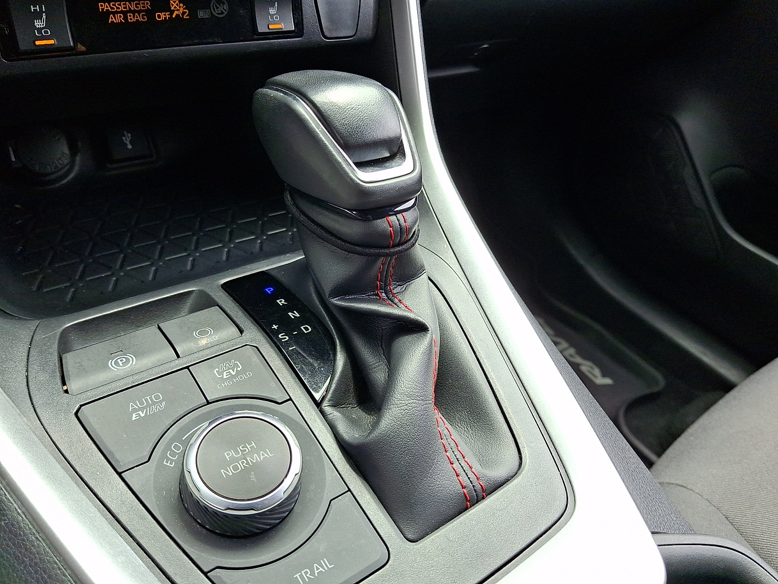 Used 2022 Toyota RAV4 SE AWD/4WD image 14
