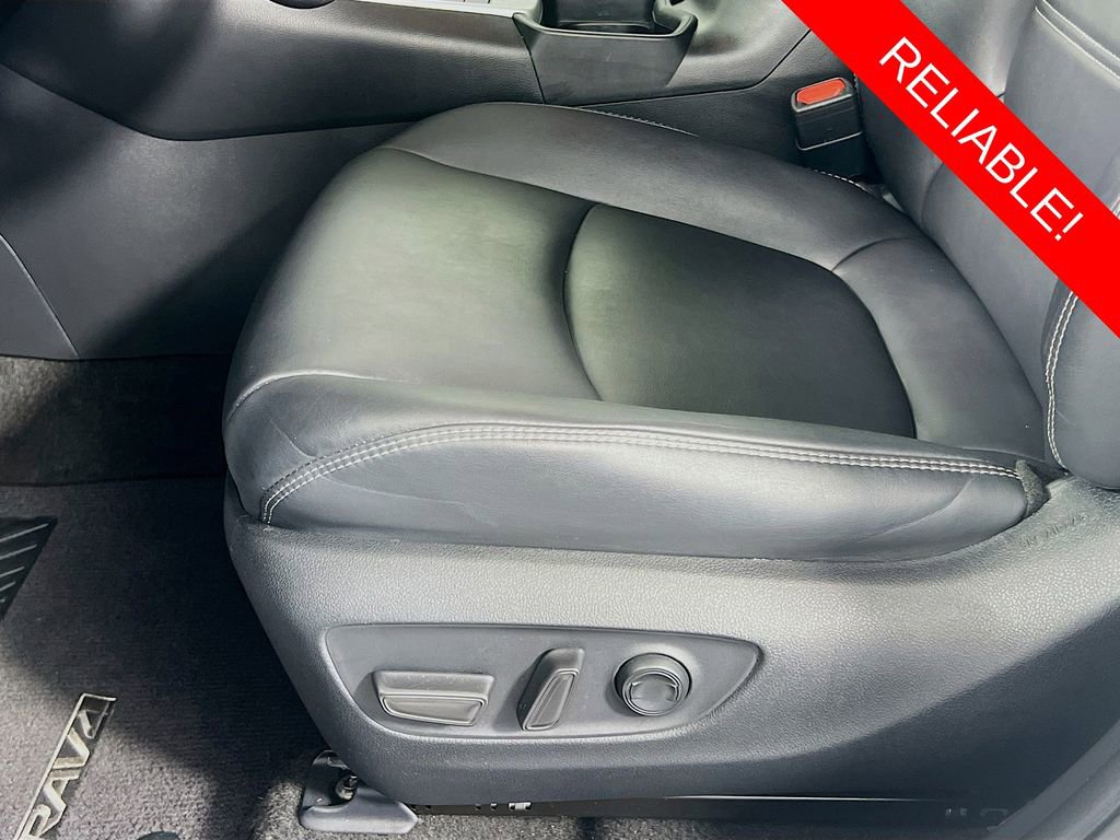 Used 2021 Toyota RAV4 XLE Premium image 19