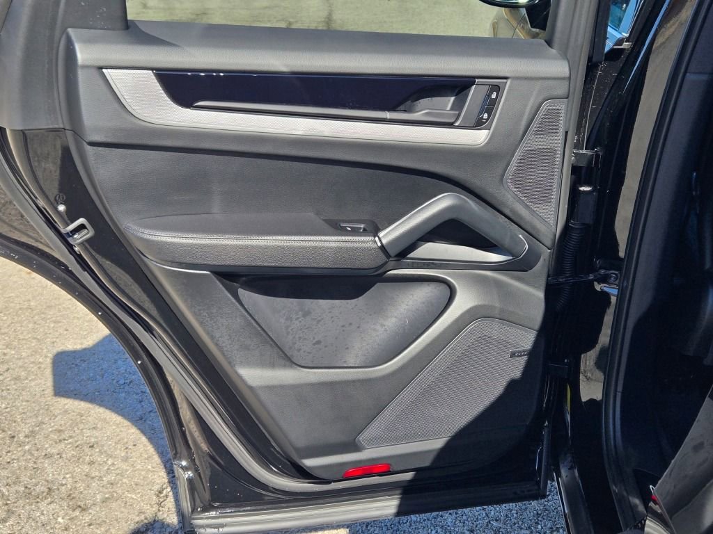 Certified 2025 Porsche Cayenne image 33
