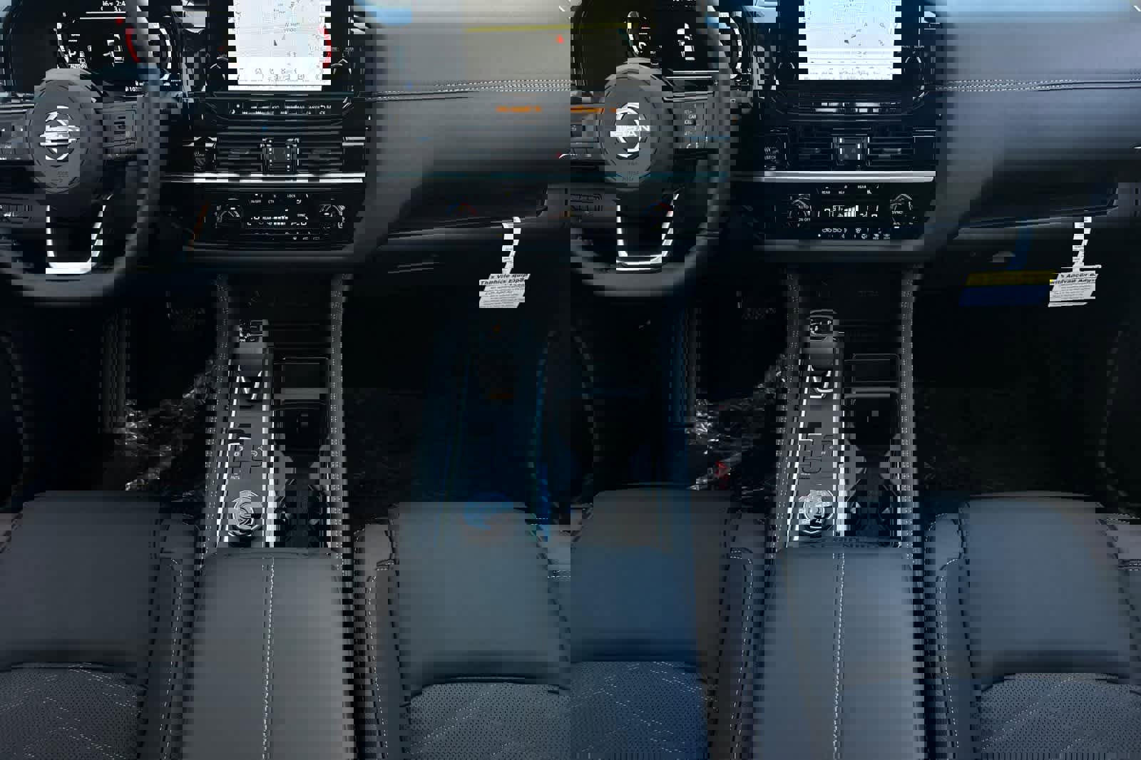 New 2025 Nissan Pathfinder Platinum image 4