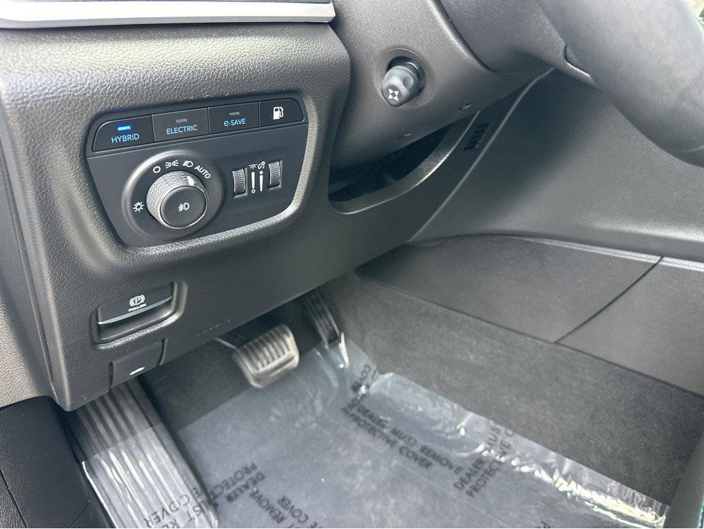 Used 2022 Jeep Grand Cherokee Trailhawk w/ Advanced Protech Group II image 33