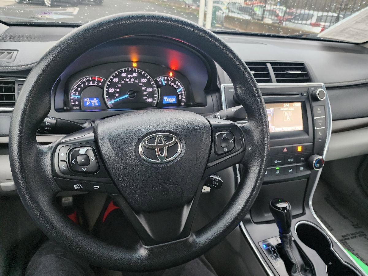 Used 2015 Toyota Camry LE image 17