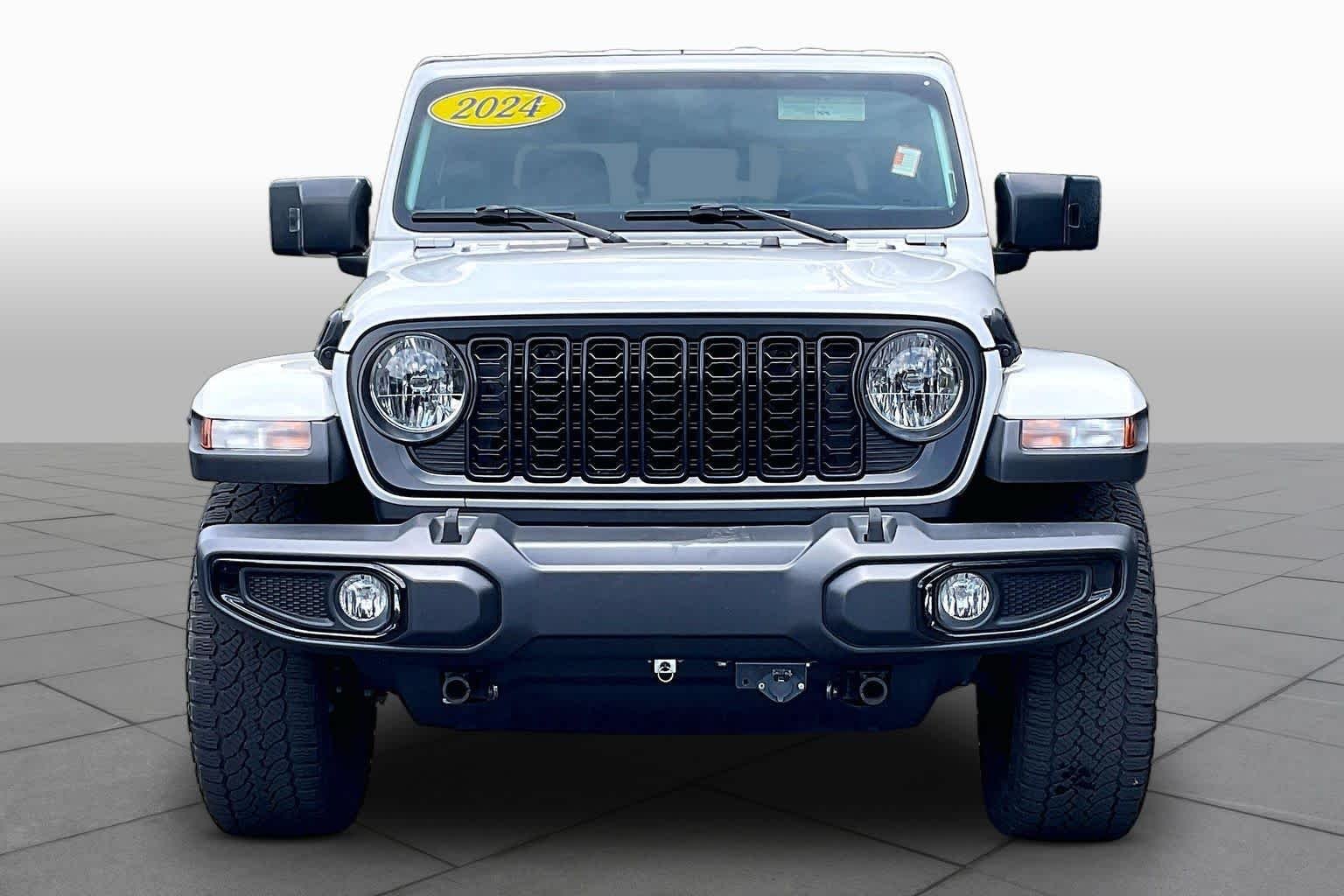 Used 2024 Jeep Gladiator Sport AWD/4WD image 4