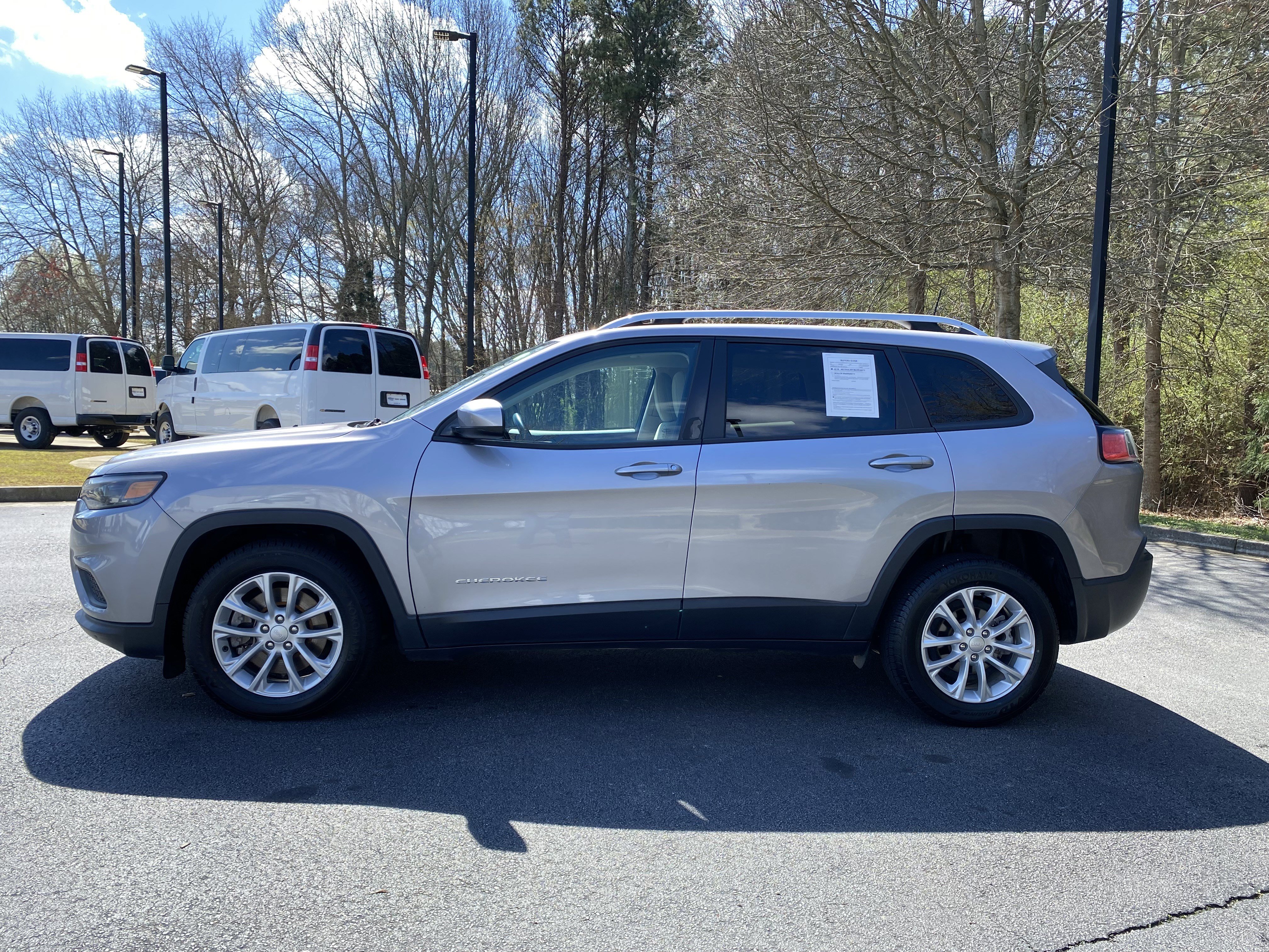 Used 2020 Jeep Cherokee Latitude w/ Cold Weather Group image 6