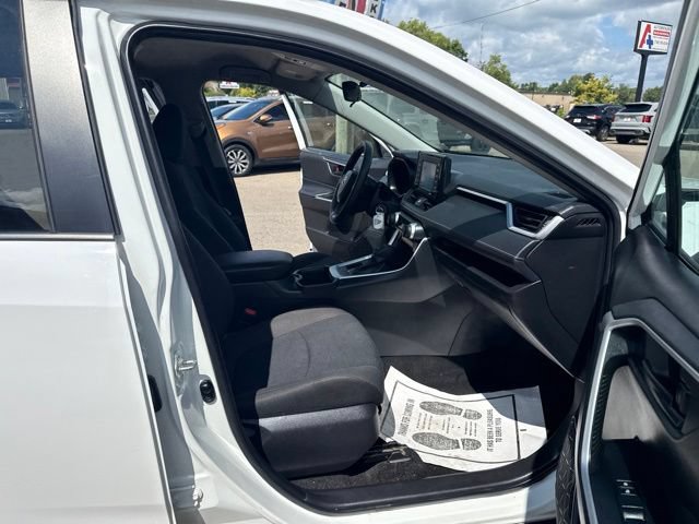 Used 2022 Toyota RAV4 LE w/ Carpet Mat Package (TMS) FWD image 13