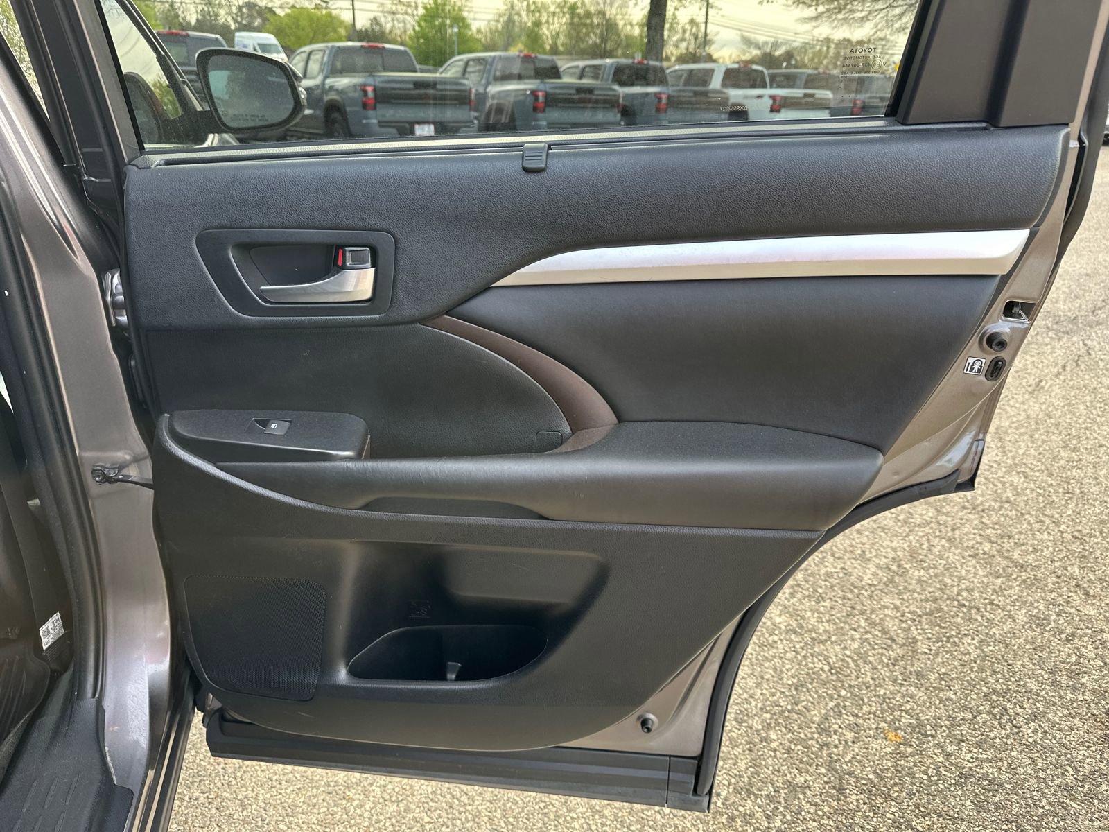 Used 2019 Toyota Highlander XLE image 15