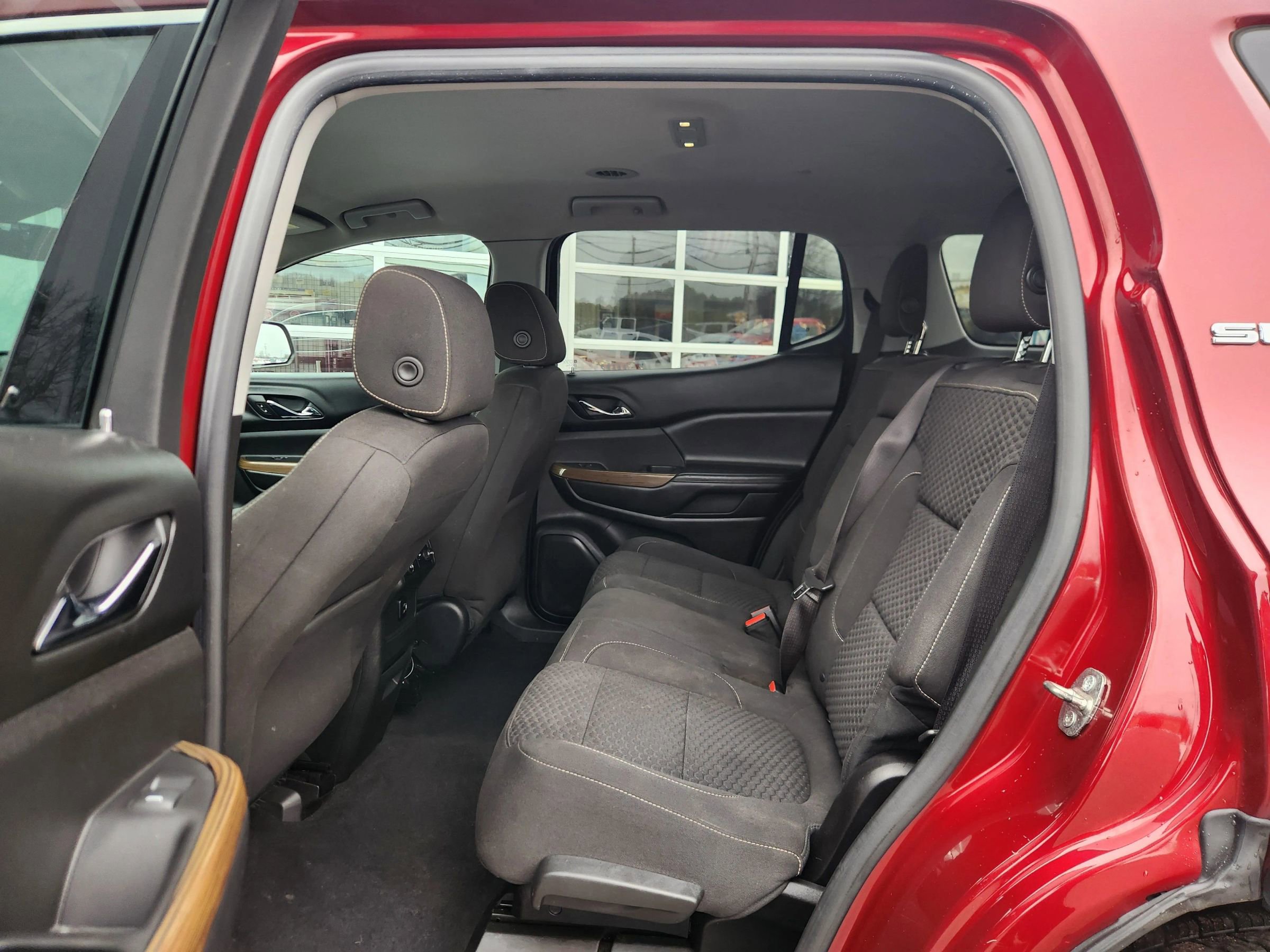 Used 2017 GMC Acadia SLE image 41