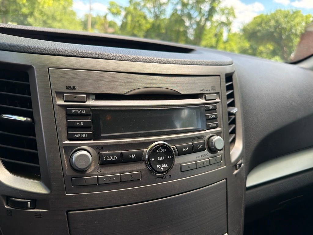 Used 2010 Subaru Outback 2.5i Premium AWD/4WD image 29