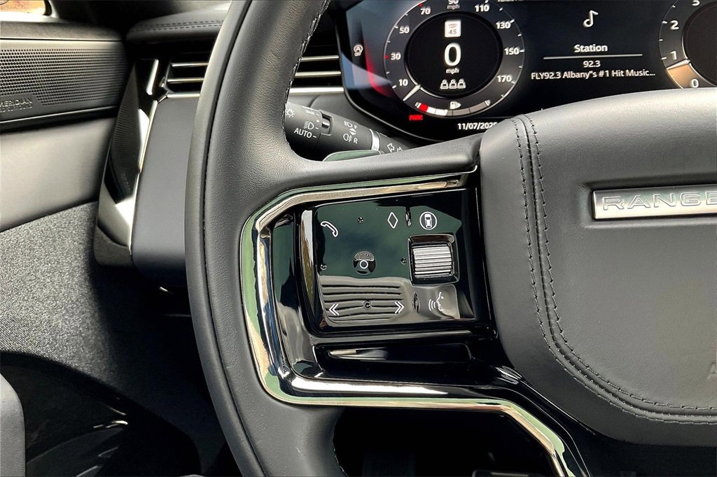 Used 2025 Land Rover Range Rover Sport Dynamic SE image 10