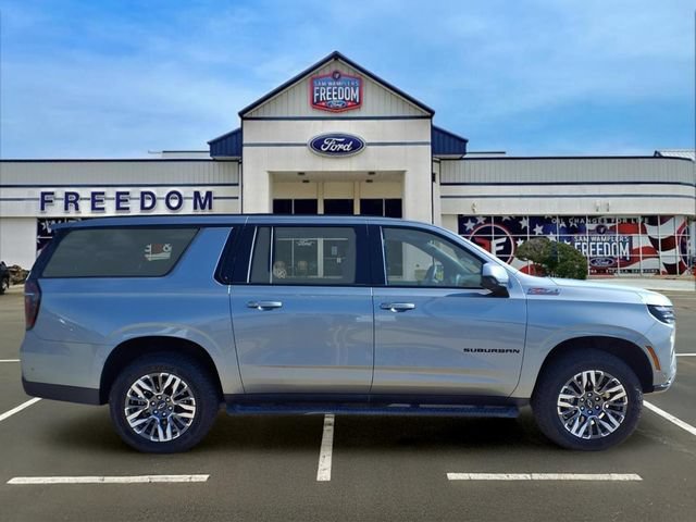 Used 2025 Chevrolet Suburban Z71 AWD/4WD image 8