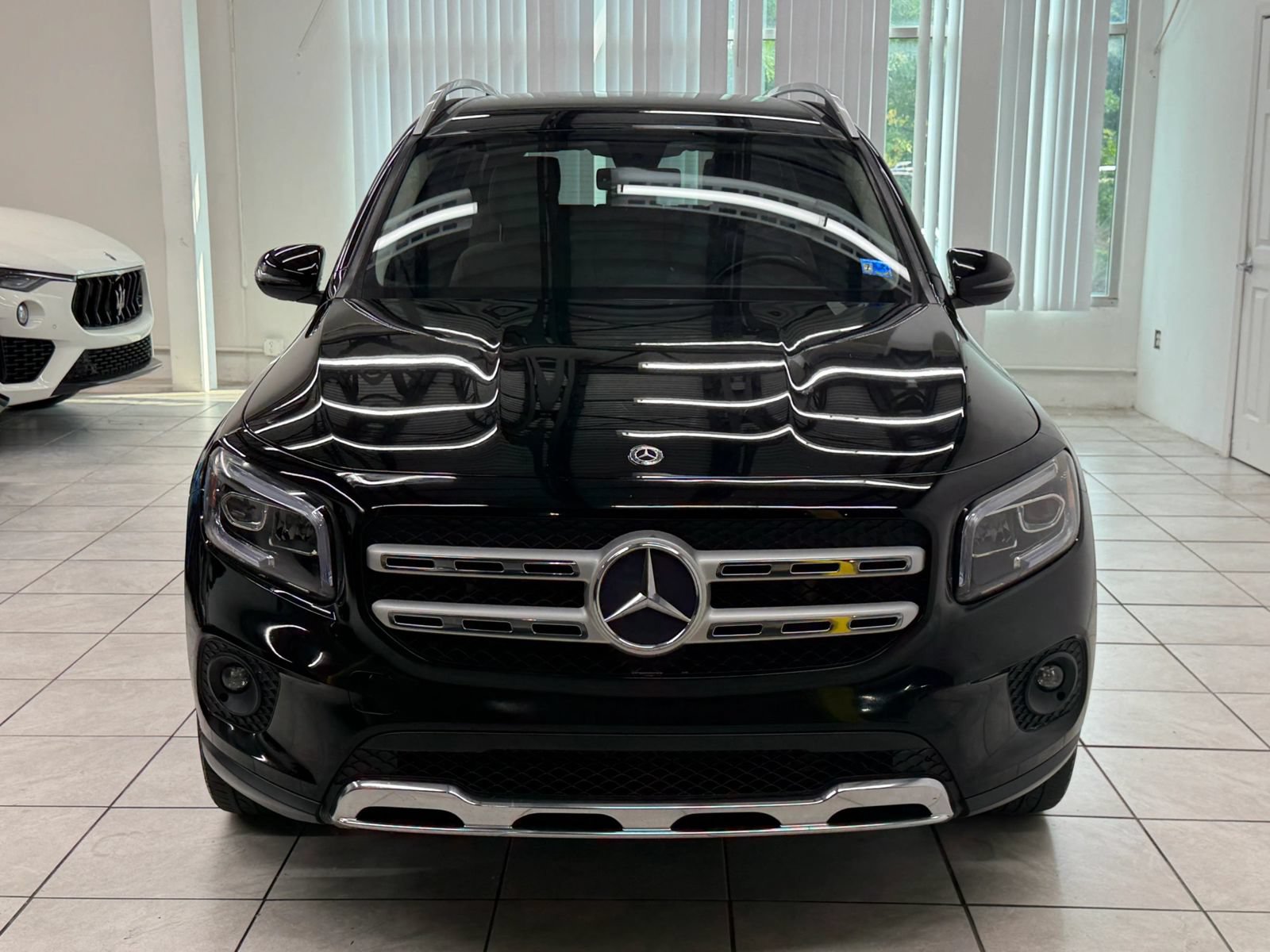 Used 2020 Mercedes-Benz GLB 250 w/ Premium Package image 2