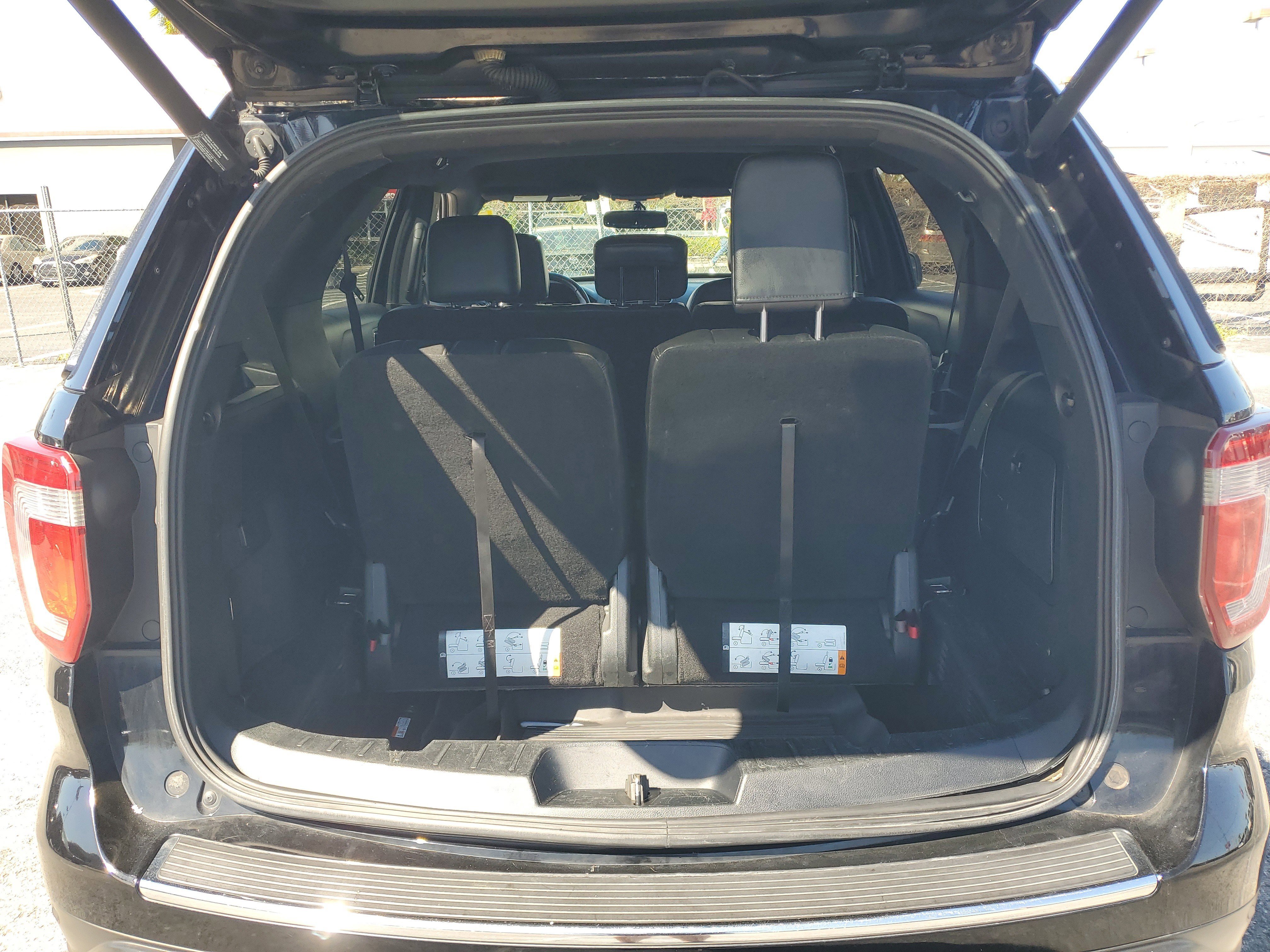 Used 2018 Ford Explorer XLT w/ Equipment Group 202A image 6