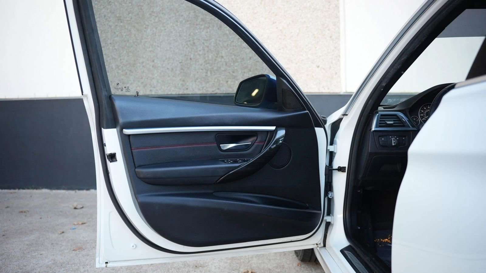 Used 2018 BMW 330i xDrive Sedan w/ Convenience Package image 20