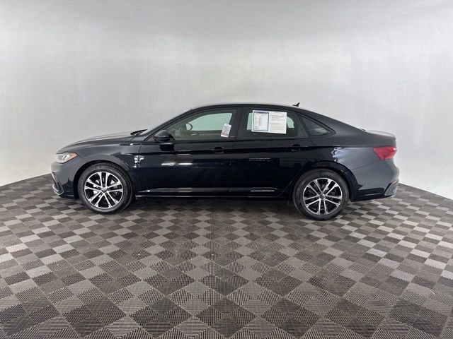 Used 2025 Volkswagen Jetta Sport image 10