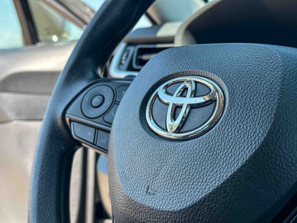 Used 2025 Toyota RAV4 XLE image 29