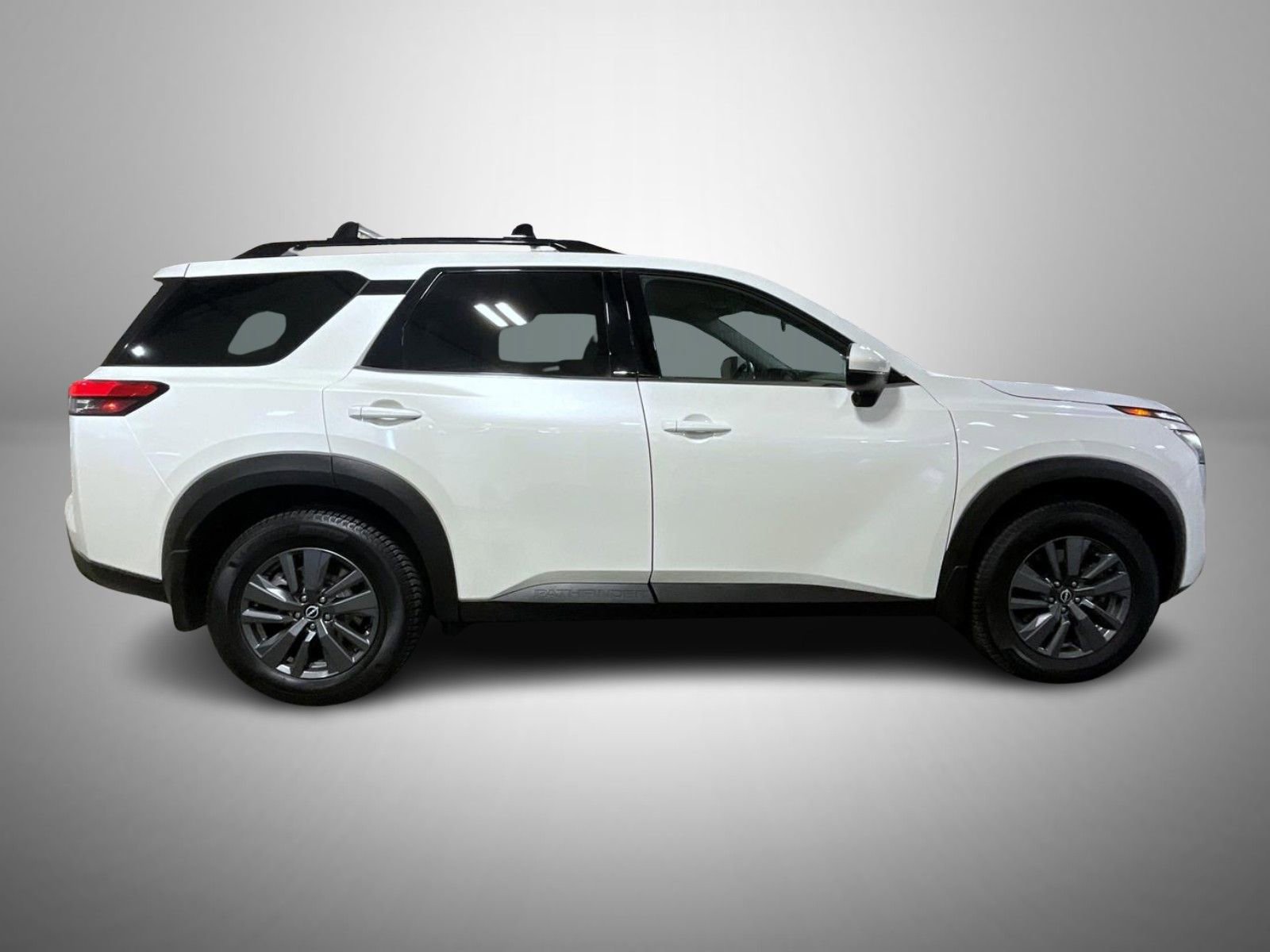 Used 2024 Nissan Pathfinder SV w/ Lighting Package (N92) image 4