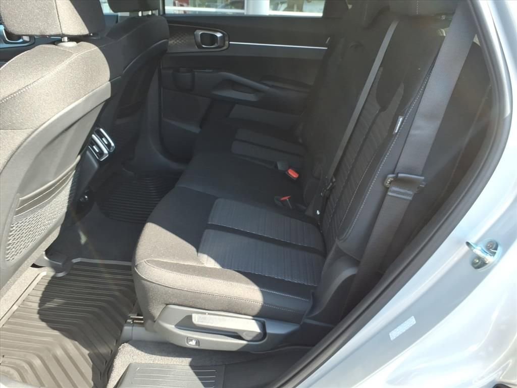 New 2026 Kia Sorento LX FWD image 8