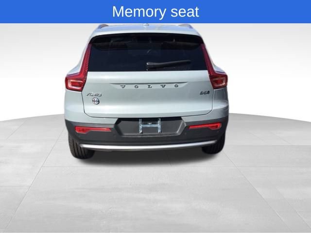 Used 2025 Volvo XC40 B5 Core AWD/4WD image 5