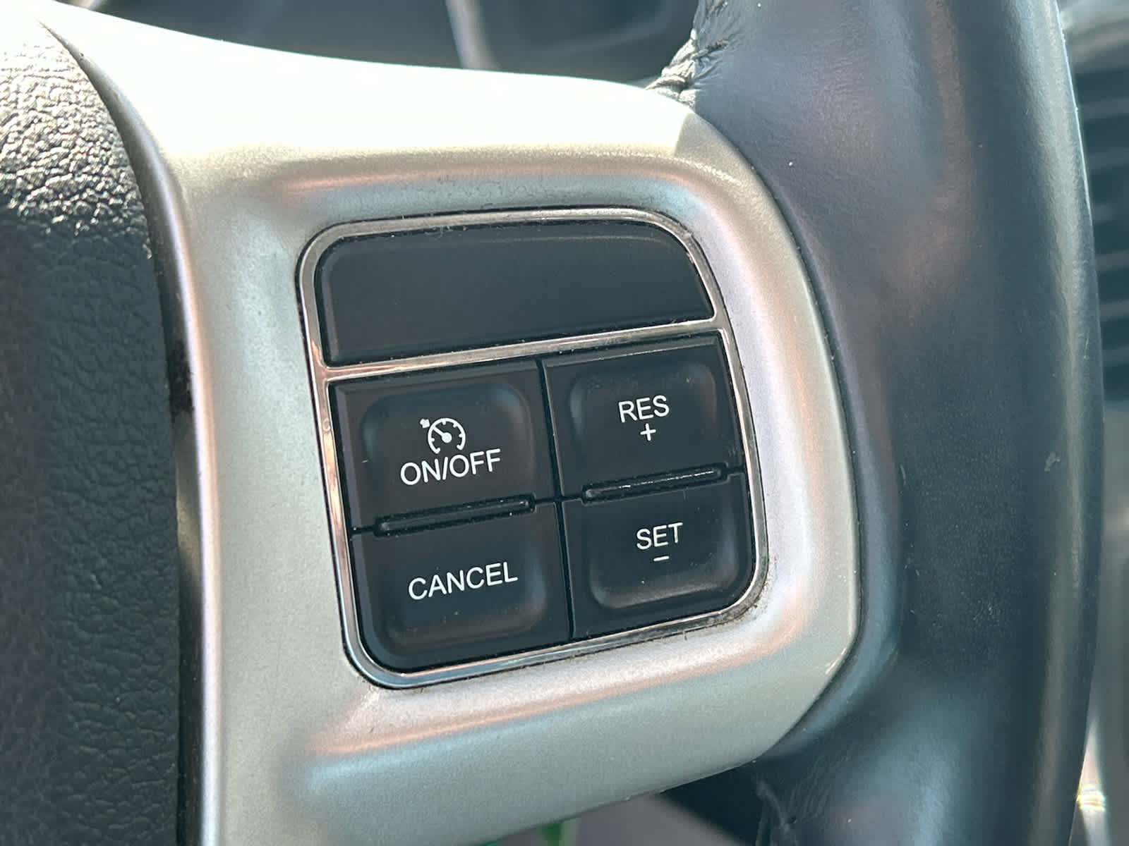 Used 2015 Chrysler Town & Country Touring FWD image 23