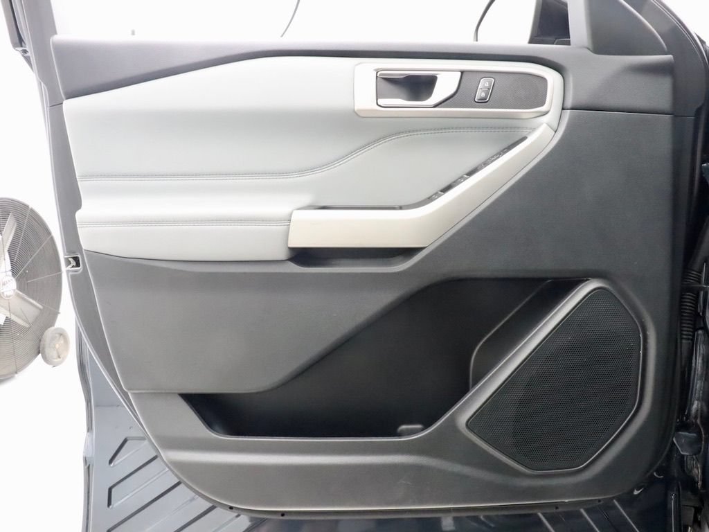 Used 2022 Ford Explorer XLT w/ Equipment Group 202A AWD/4WD image 43