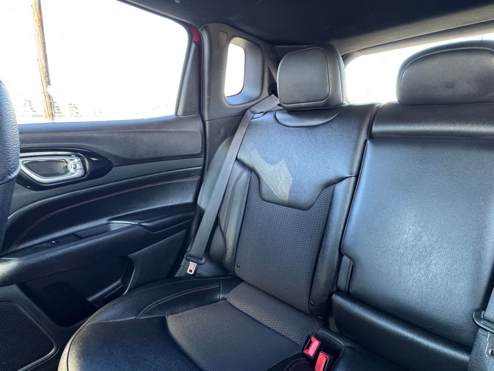 Used 2025 Jeep Compass Trailhawk image 38