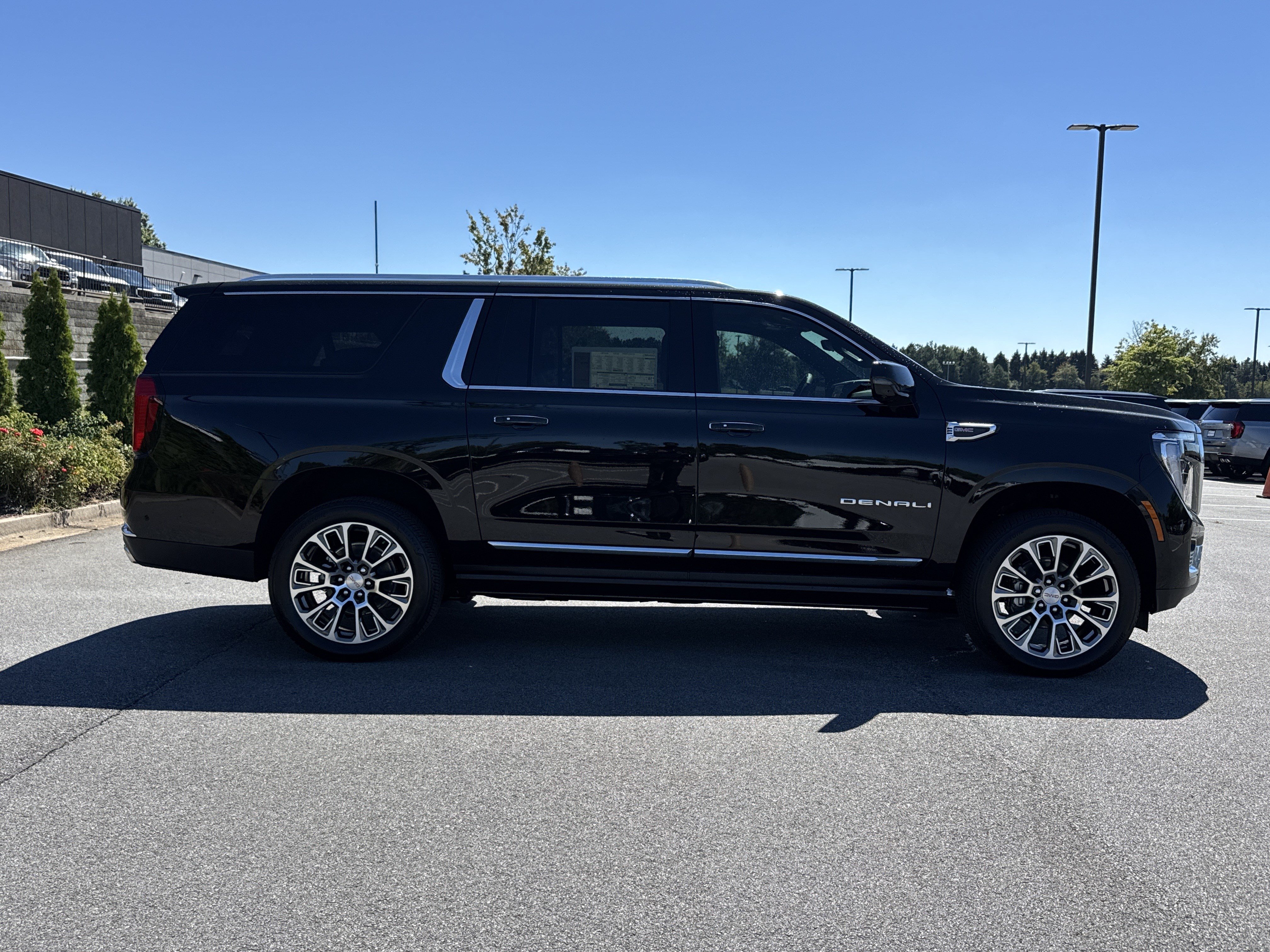 New 2026 GMC Yukon XL Denali w/ Denali Reserve Package RWD image 11