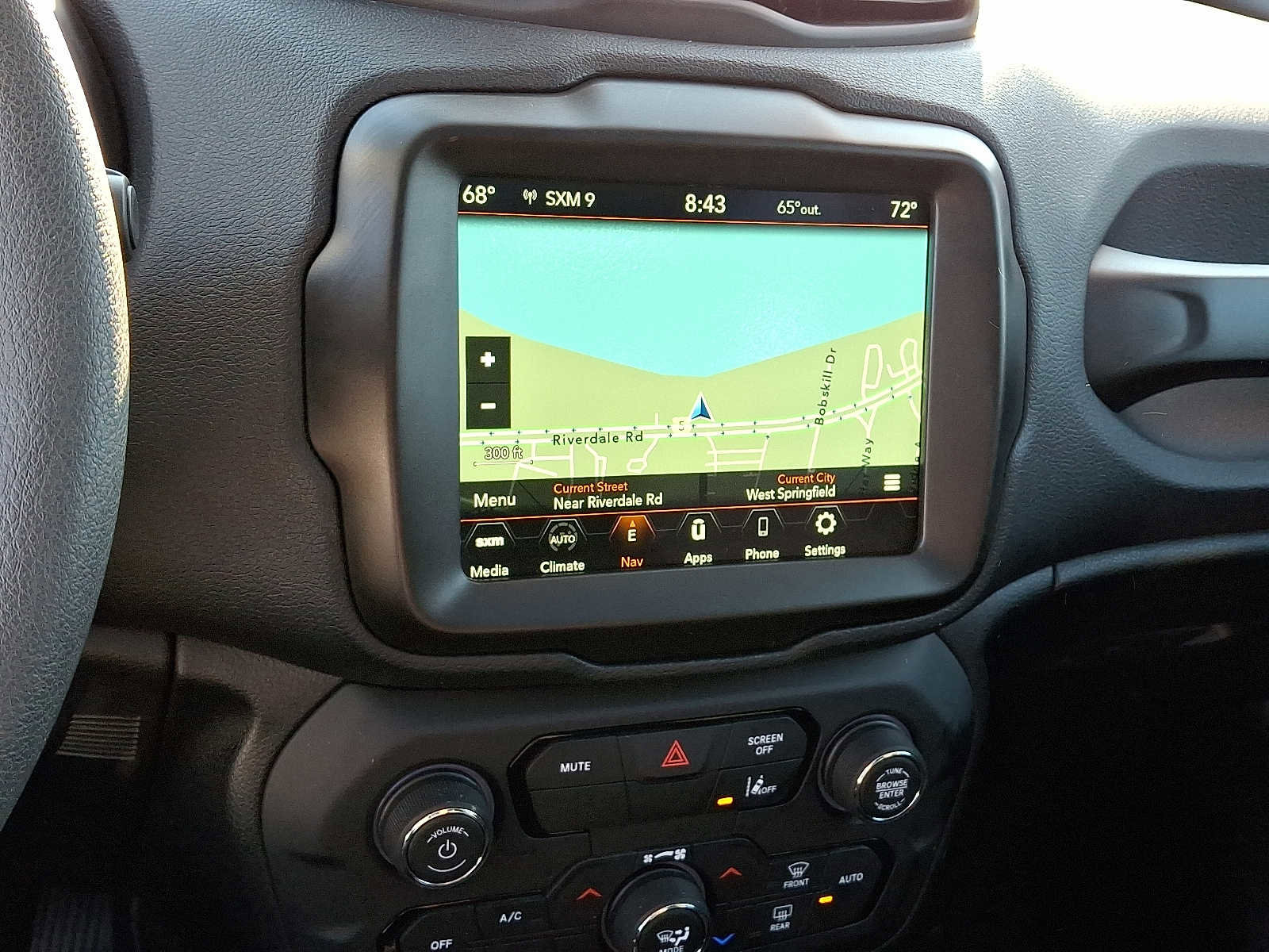 Certified 2023 Jeep Renegade Latitude w/ Sun & Fun Group image 17