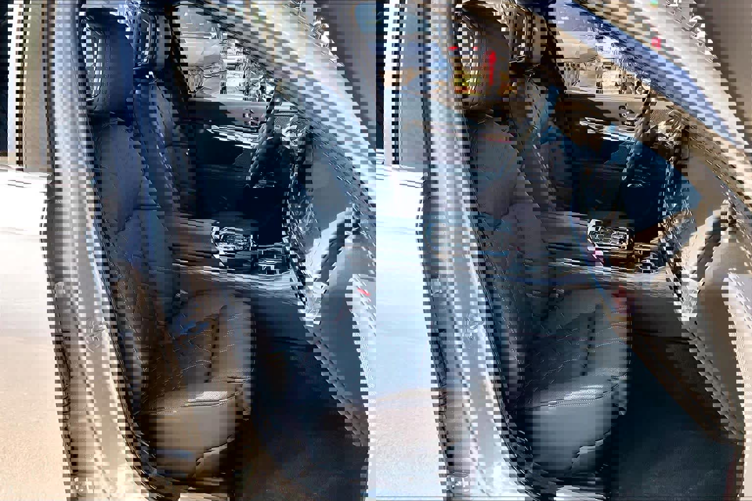 Used 2025 BMW i7 eDrive50 image 8