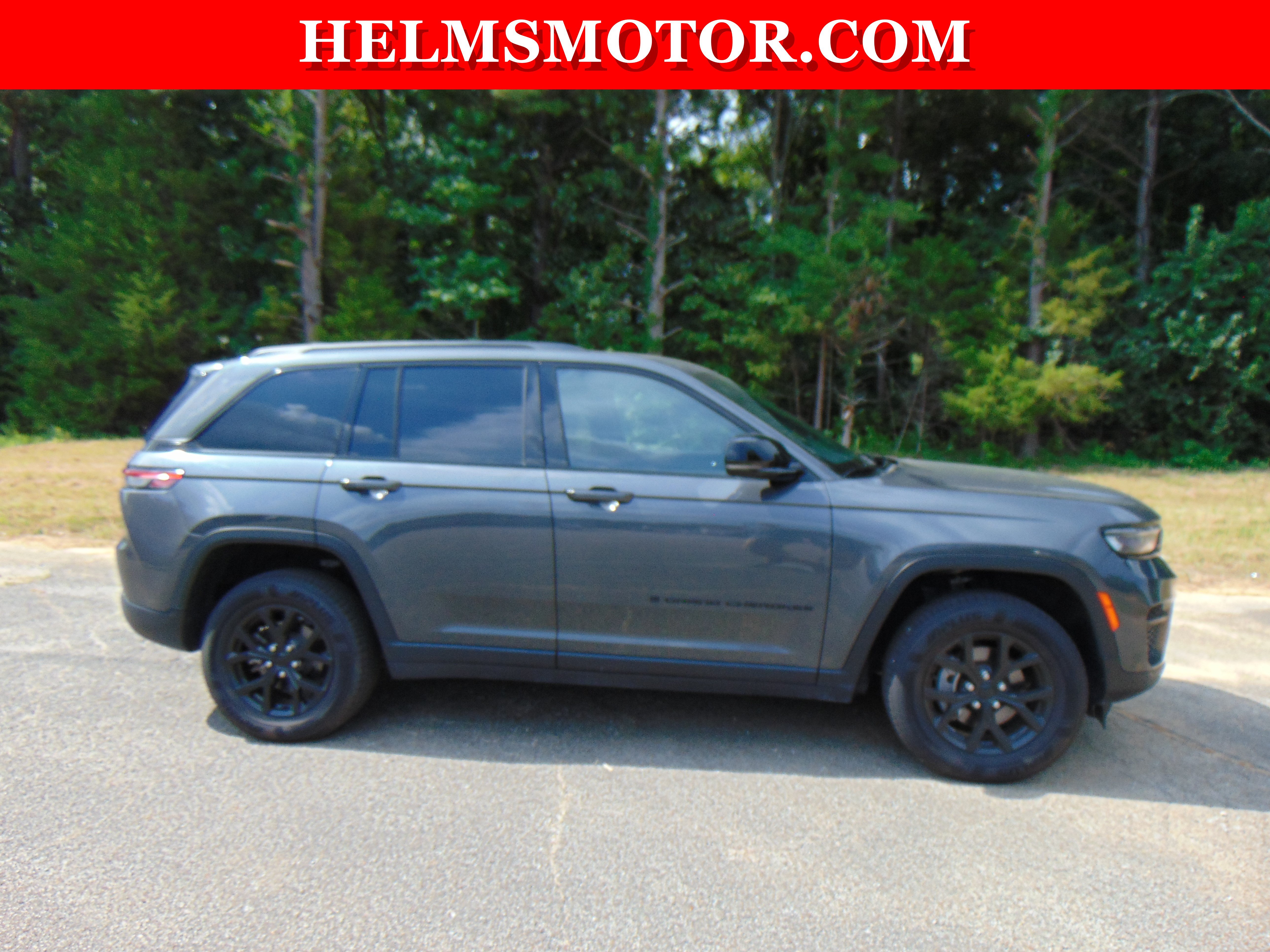 Used 2024 Jeep Grand Cherokee Altitude RWD image 11
