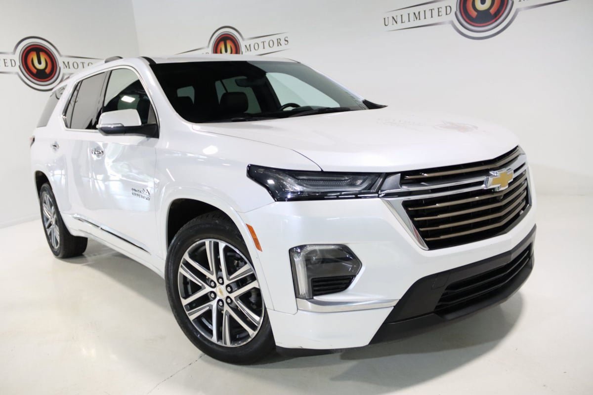 Used 2022 Chevrolet Traverse High Country w/ LPO, Floor Liner Package AWD/4WD image 8