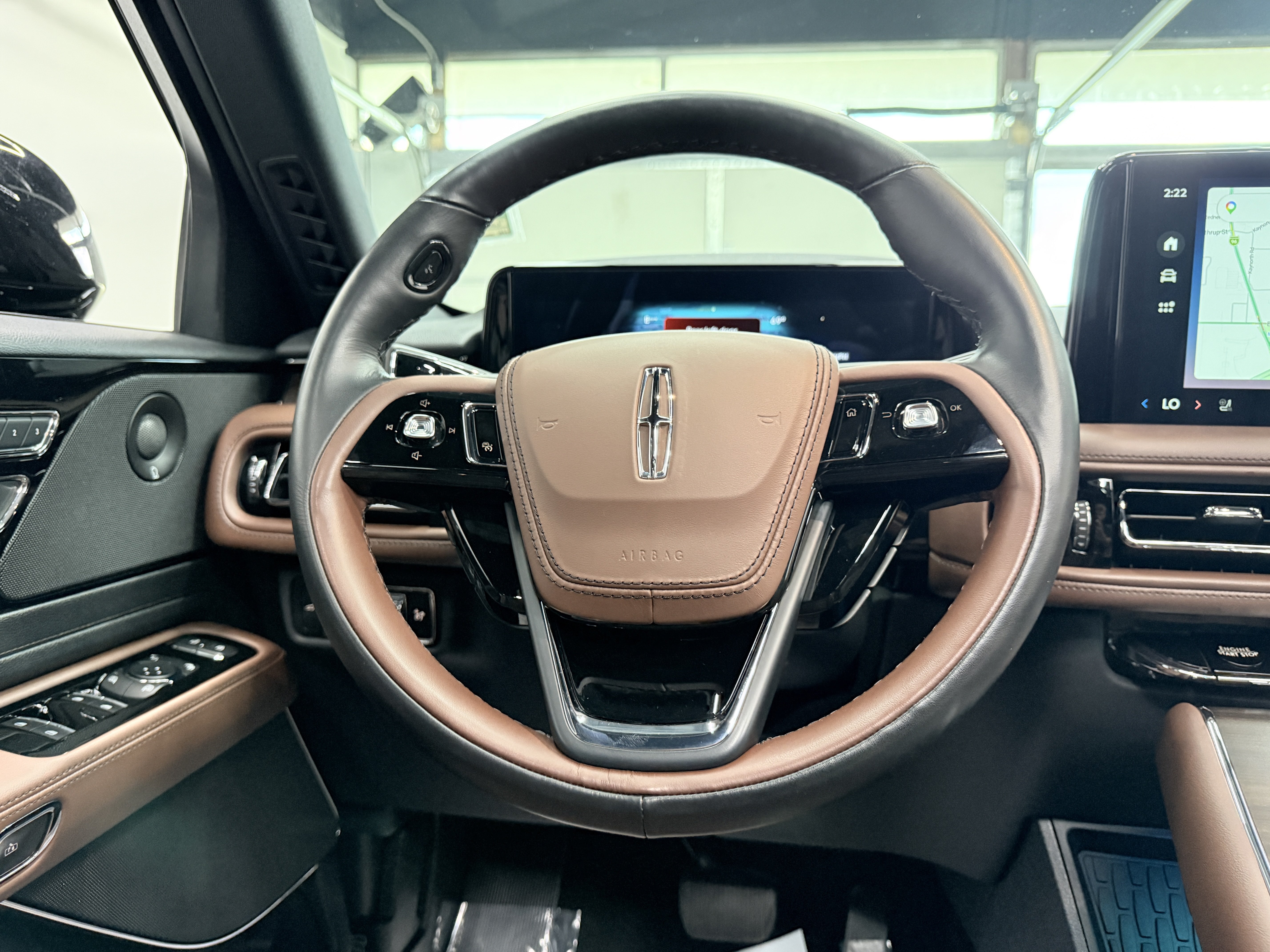 Used 2025 Lincoln Aviator Reserve w/ Jet Appearance Package AWD/4WD image 14