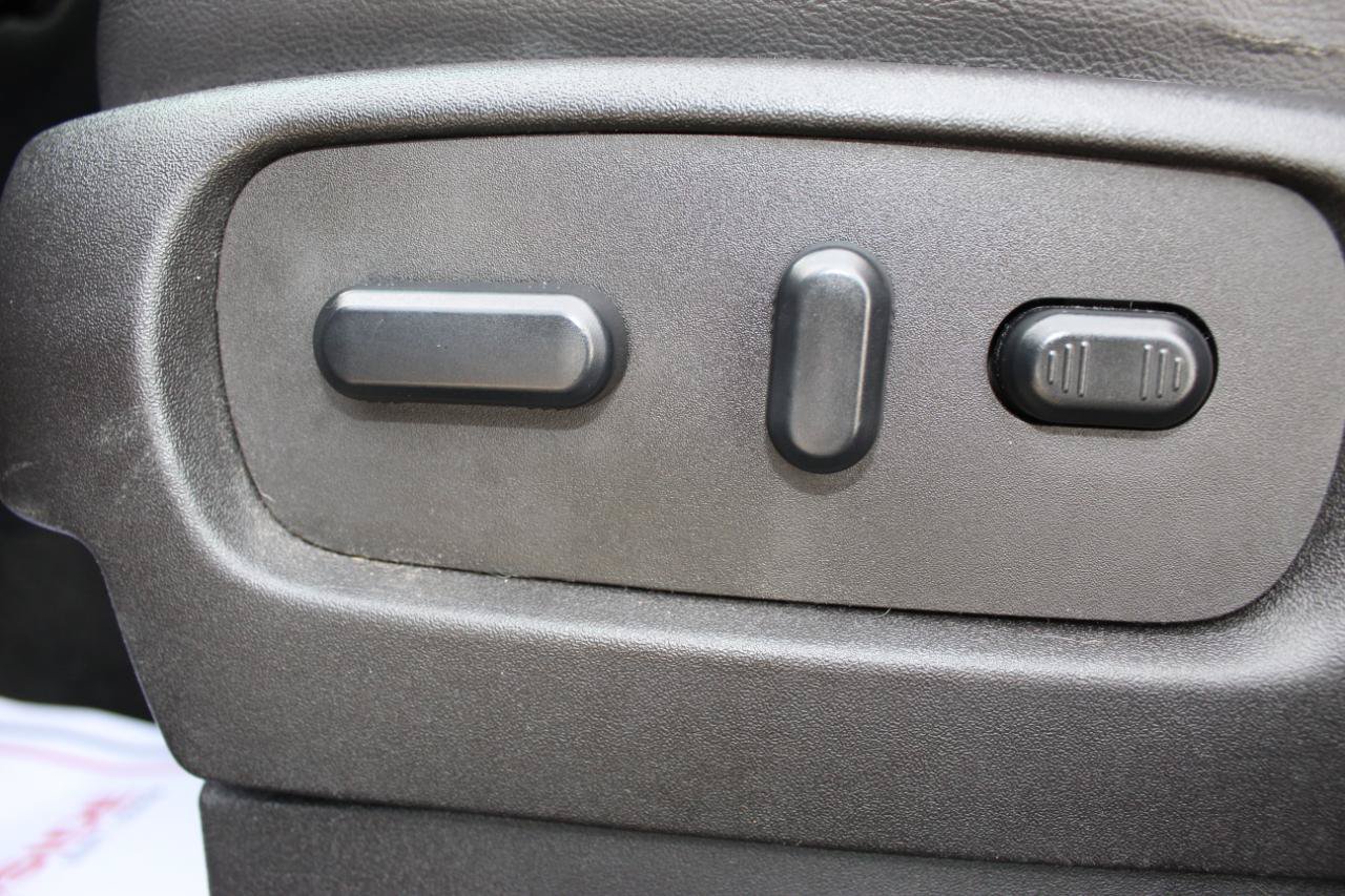 Used 2015 Ford Explorer XLT w/ Equipment Group 202A AWD/4WD image 13