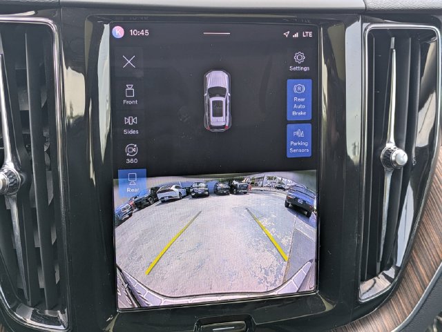 Certified 2022 Volvo XC60 B5 Momentum FWD image 23
