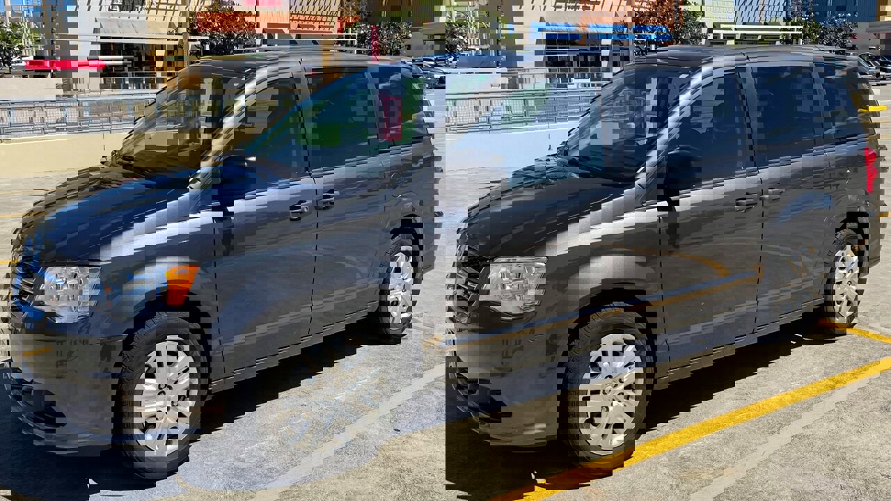 Used 2019 Dodge Grand Caravan SE w/ UConnect Hands-Free Group