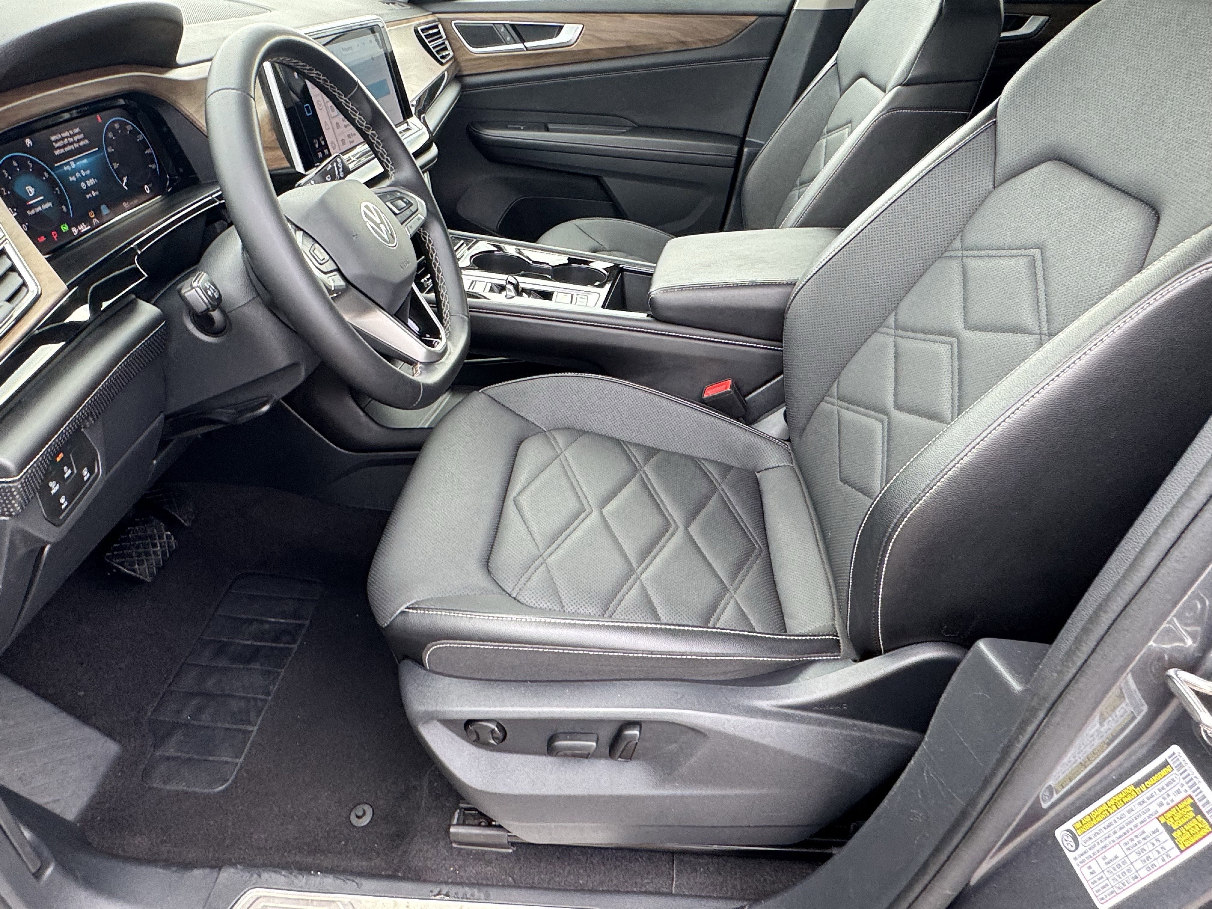 Used 2025 Volkswagen Atlas SE image 5