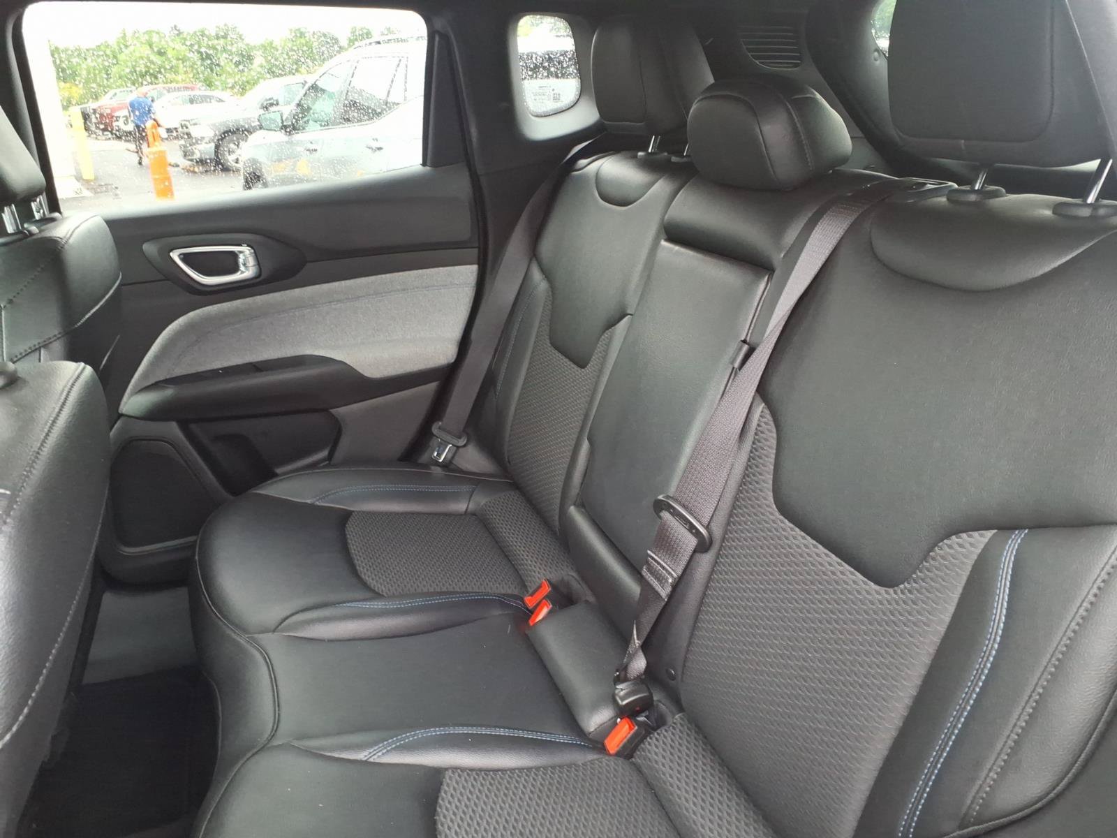 Used 2024 Jeep Compass Latitude AWD/4WD image 9