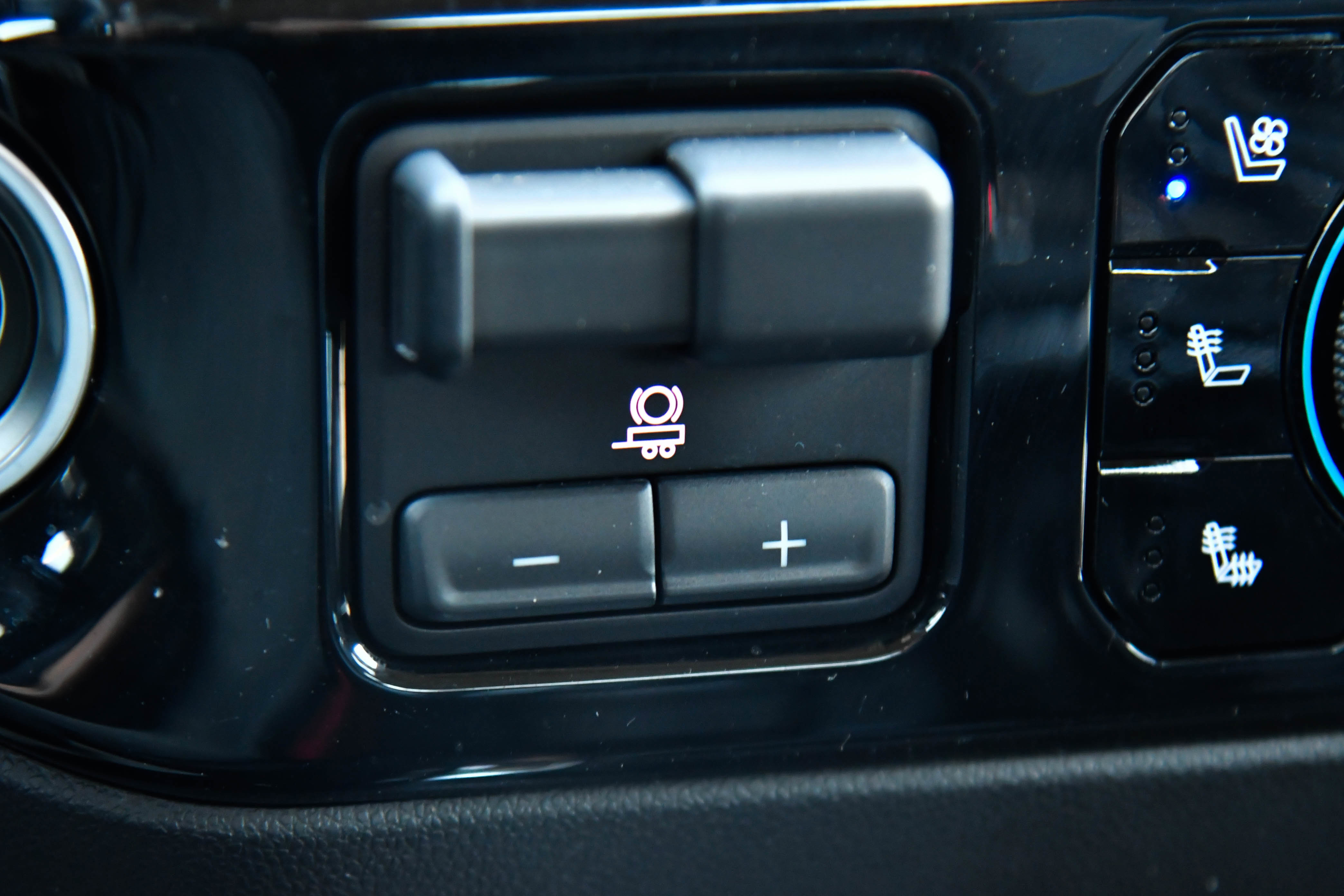 Used 2024 Chevrolet Silverado 1500 LTZ w/ Technology Package AWD/4WD image 36