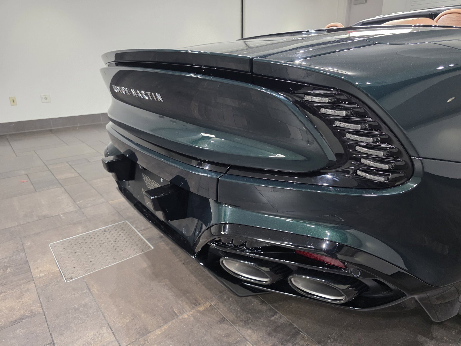 Used 2026 Aston Martin Vanquish Convertible image 8