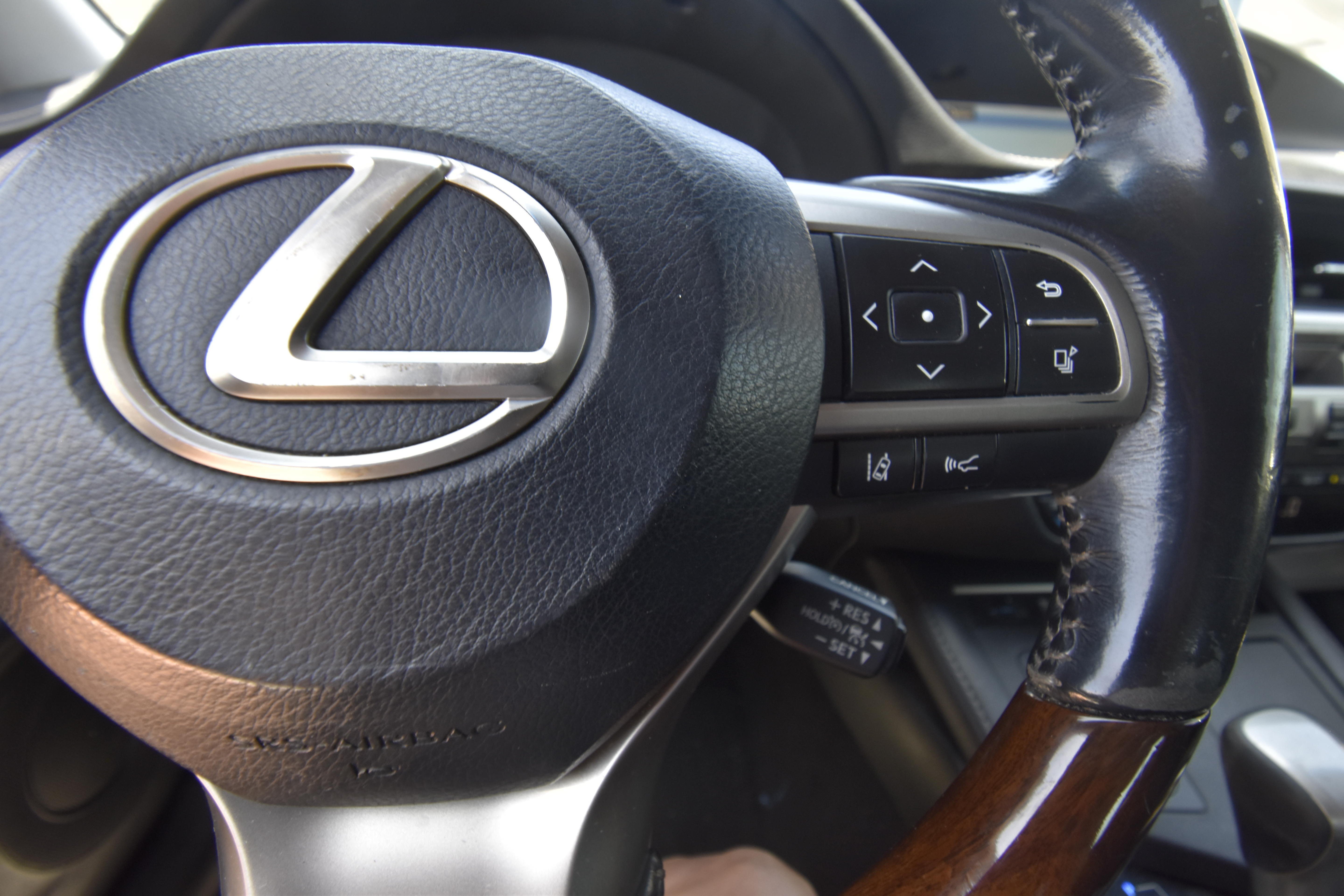 Used 2016 Lexus ES 300h w/ Navigation System Package FWD image 16