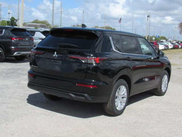New 2026 Mitsubishi Outlander ES image 3