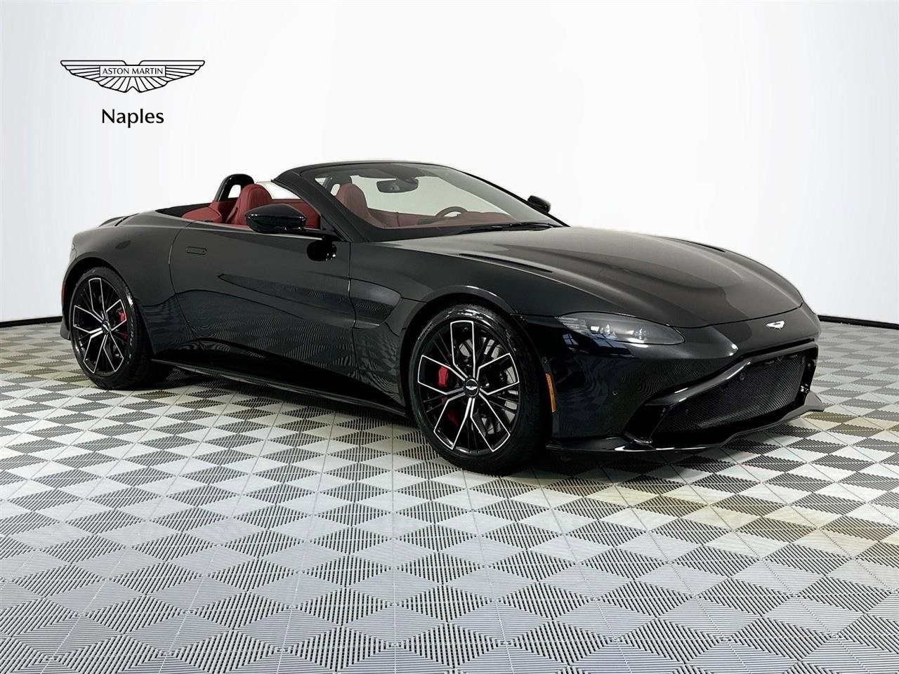 Used 2022 Aston Martin V8 Vantage Roadster image 1