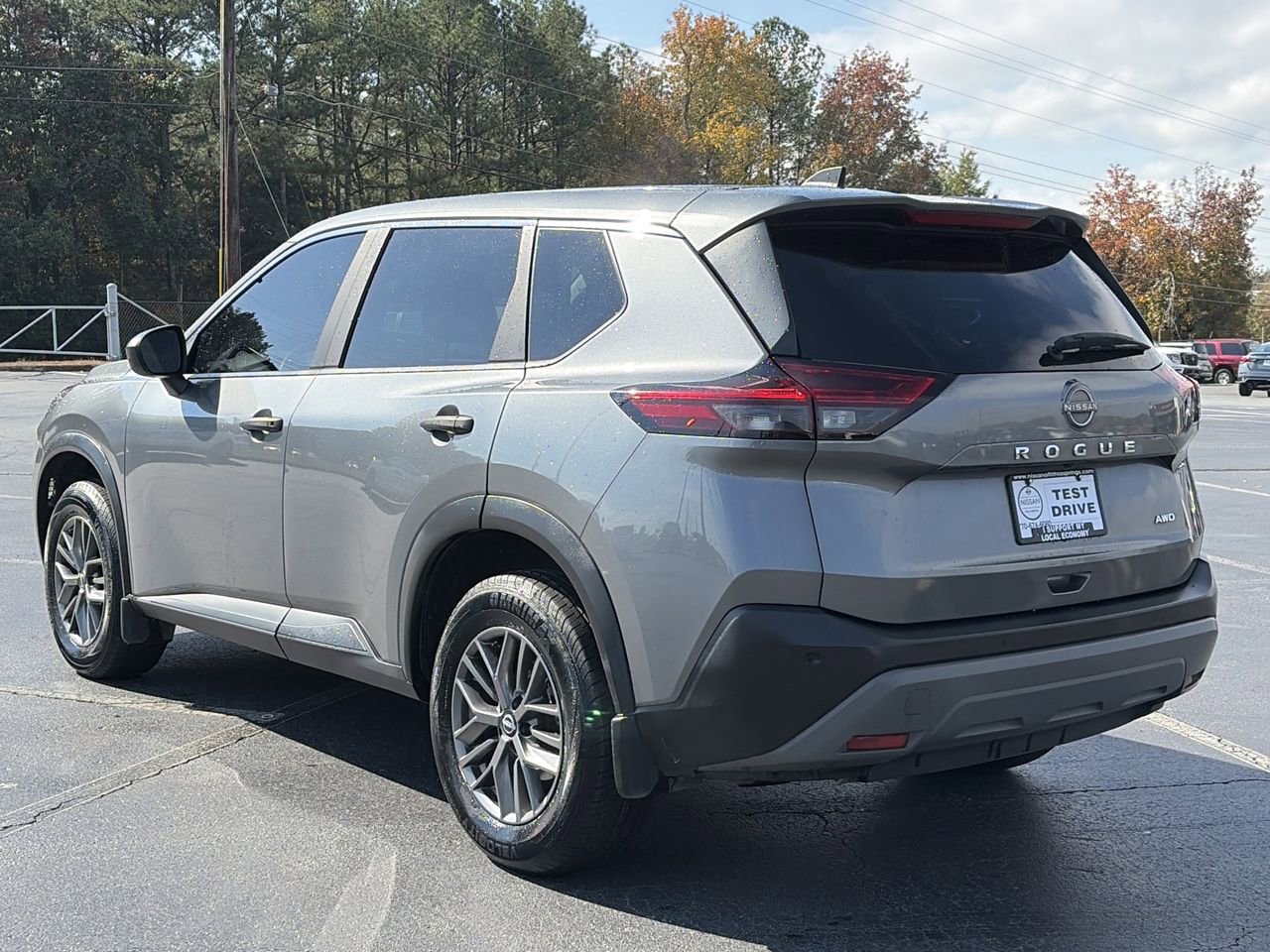 Used 2023 Nissan Rogue S image 3