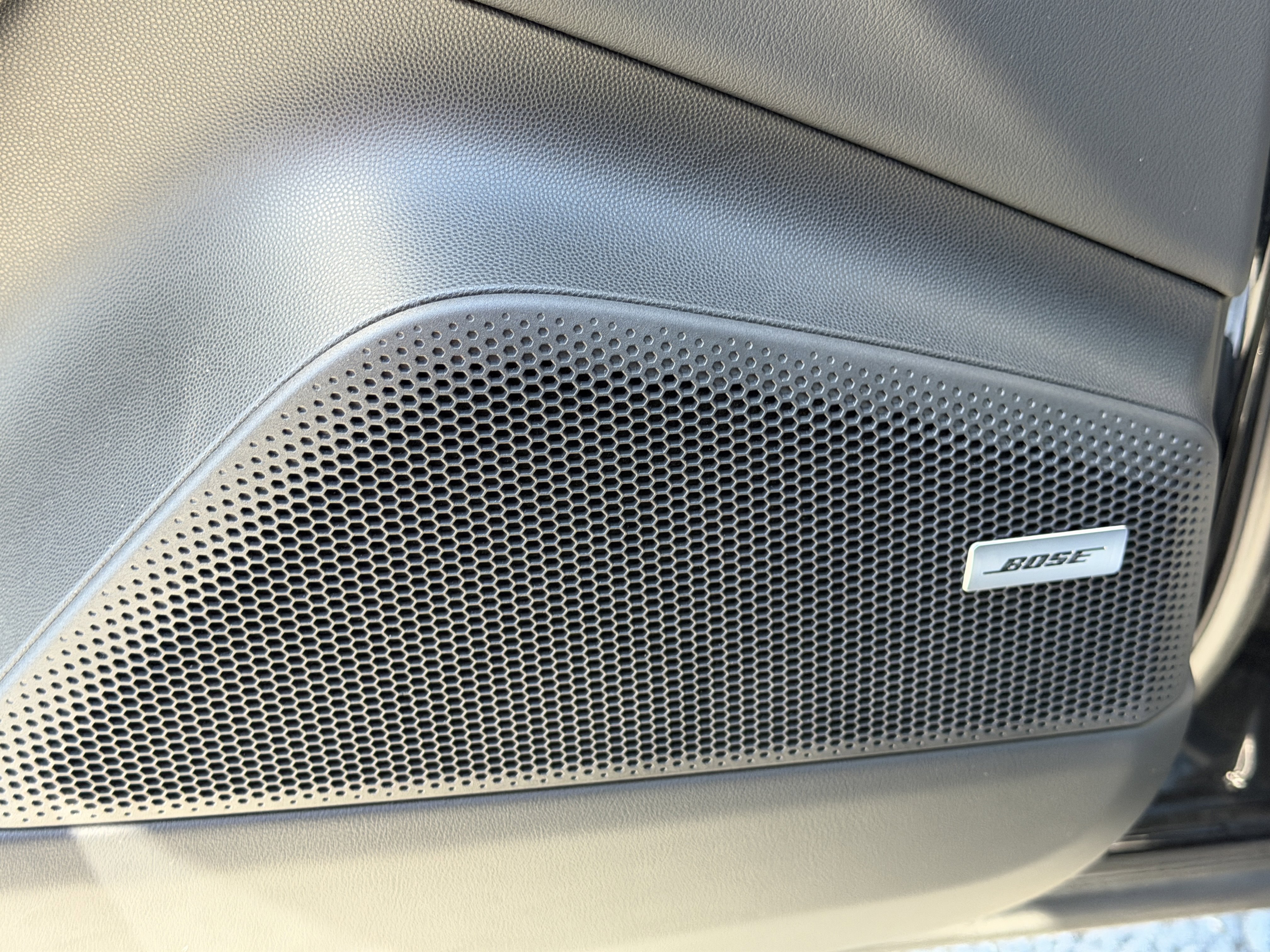 Certified 2025 Porsche Macan Electric image 26