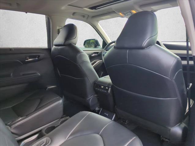 Used 2022 Toyota Highlander XLE FWD image 30